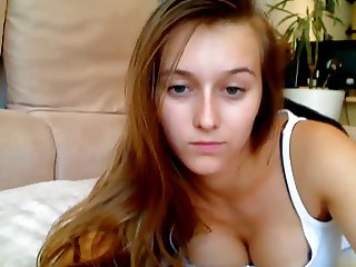 natural girl plays with herself on the bed - camchat