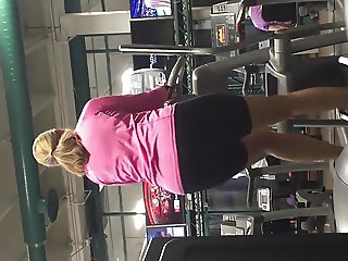 mature big booty at the gym