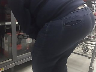 Wide Mature Latina Ass in Jeans