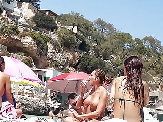 Voyeur - Big boob topless babe with friends on beach