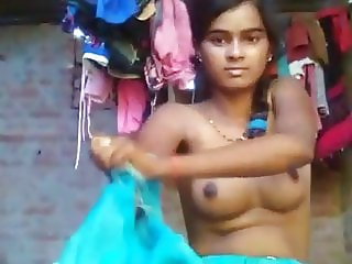 Cute look Desi Girl Record Her Nude Video For