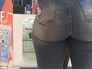 Nerdy blonde pawg with juicy nut booty in jeans!