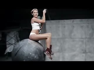 Miley Cyrus naked in her new music video