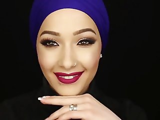 Covergirl Hijab Slut Nura Afia dick sucking lips