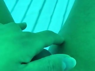 Amateur hairy pussy in the sunbed