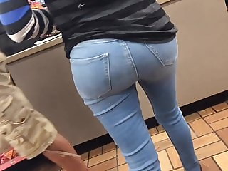 Big bubble butt Latina milf in tight jeans OMG