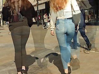 2 Teens in jeans