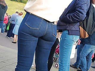 Candid juciy ass teen girl in tight jeans