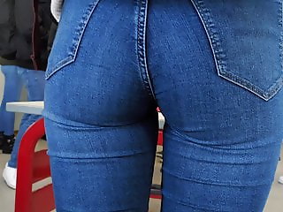 Hot ass in tight Jeans again 
