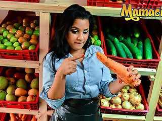 Carne Del Mercado - Latina Babe Wants Something Bigger Than This MamacitaZ