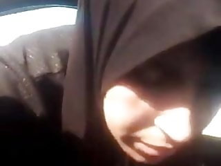 Iraq women fakey nekd in car 